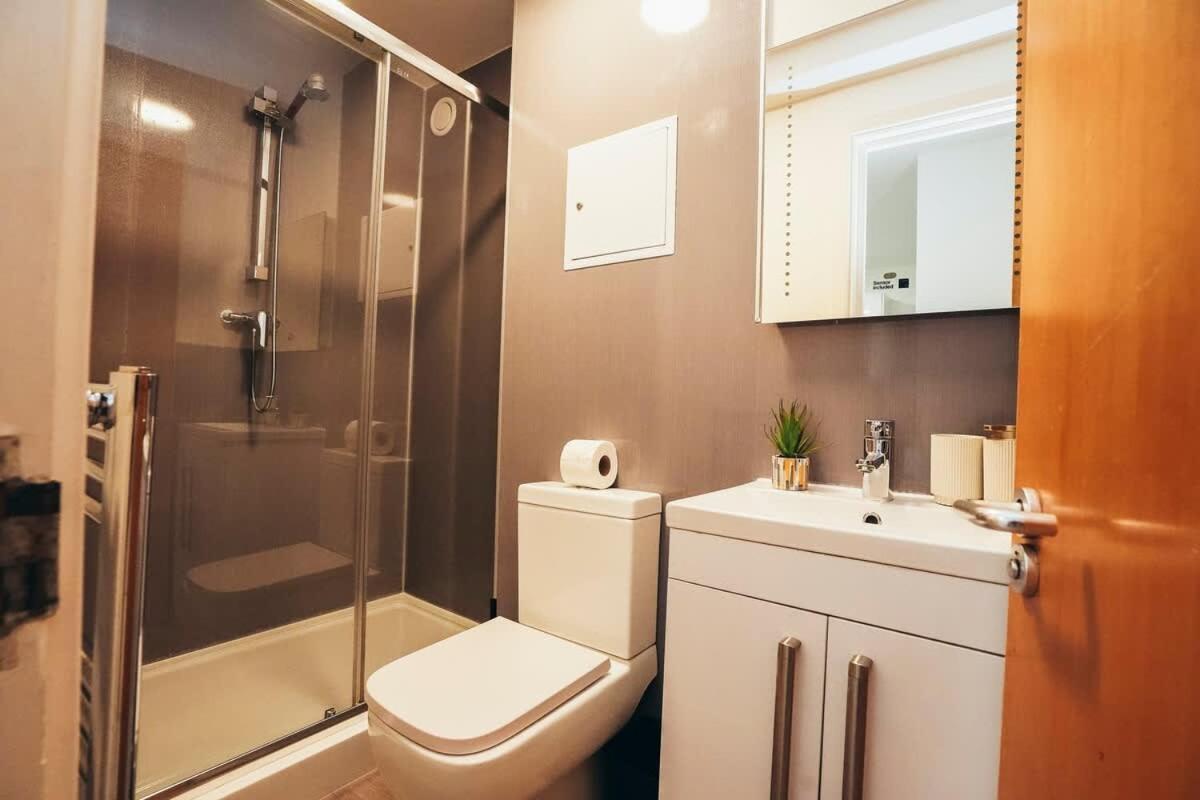 2Br City Centre Apt, Self Check In, Wifi, By Derbnb Шефилд Екстериор снимка