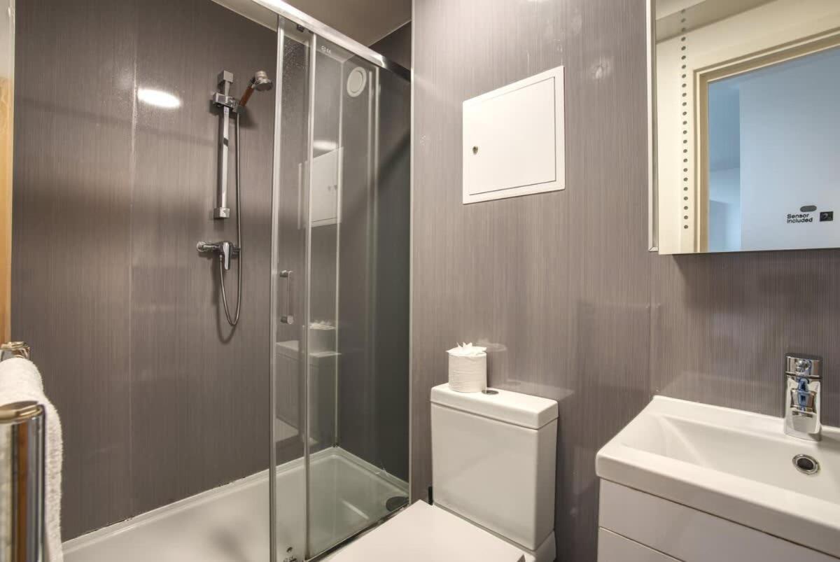 2Br City Centre Apt, Self Check In, Wifi, By Derbnb Шефилд Екстериор снимка