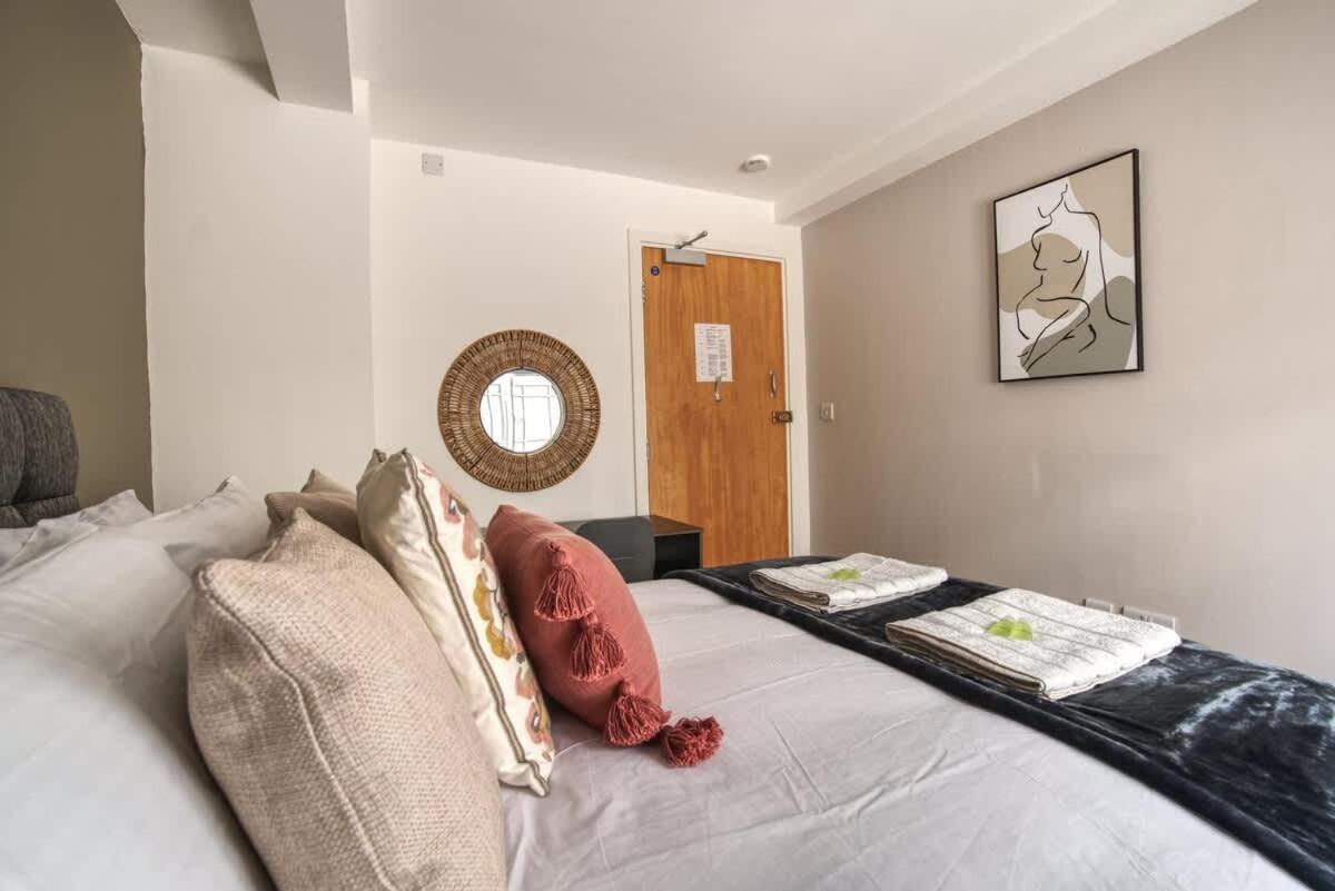 2Br City Centre Apt, Self Check In, Wifi, By Derbnb Шефилд Екстериор снимка