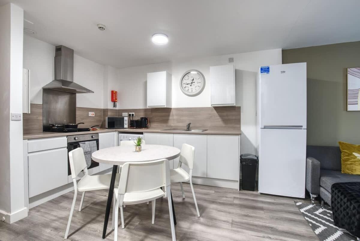 2Br City Centre Apt, Self Check In, Wifi, By Derbnb Шефилд Екстериор снимка