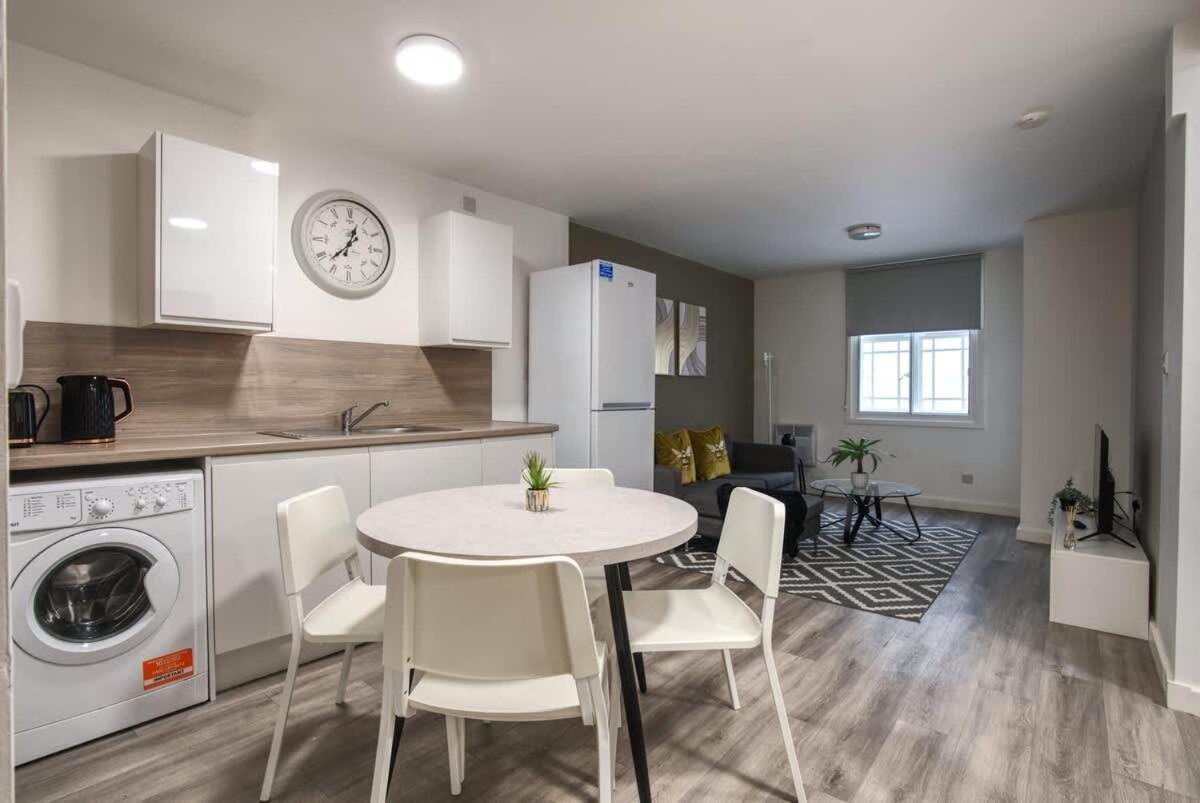 2Br City Centre Apt, Self Check In, Wifi, By Derbnb Шефилд Екстериор снимка