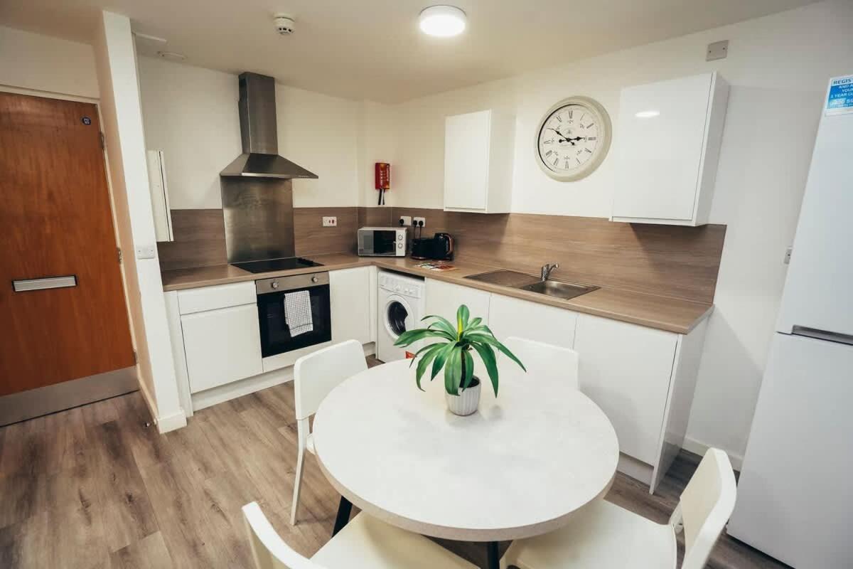 2Br City Centre Apt, Self Check In, Wifi, By Derbnb Шефилд Екстериор снимка
