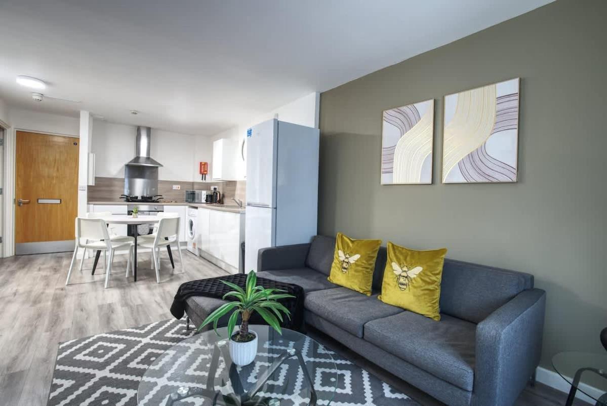2Br City Centre Apt, Self Check In, Wifi, By Derbnb Шефилд Екстериор снимка